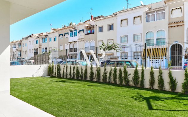 Bungalow — jardín — Torrevieja — Fotografía 1