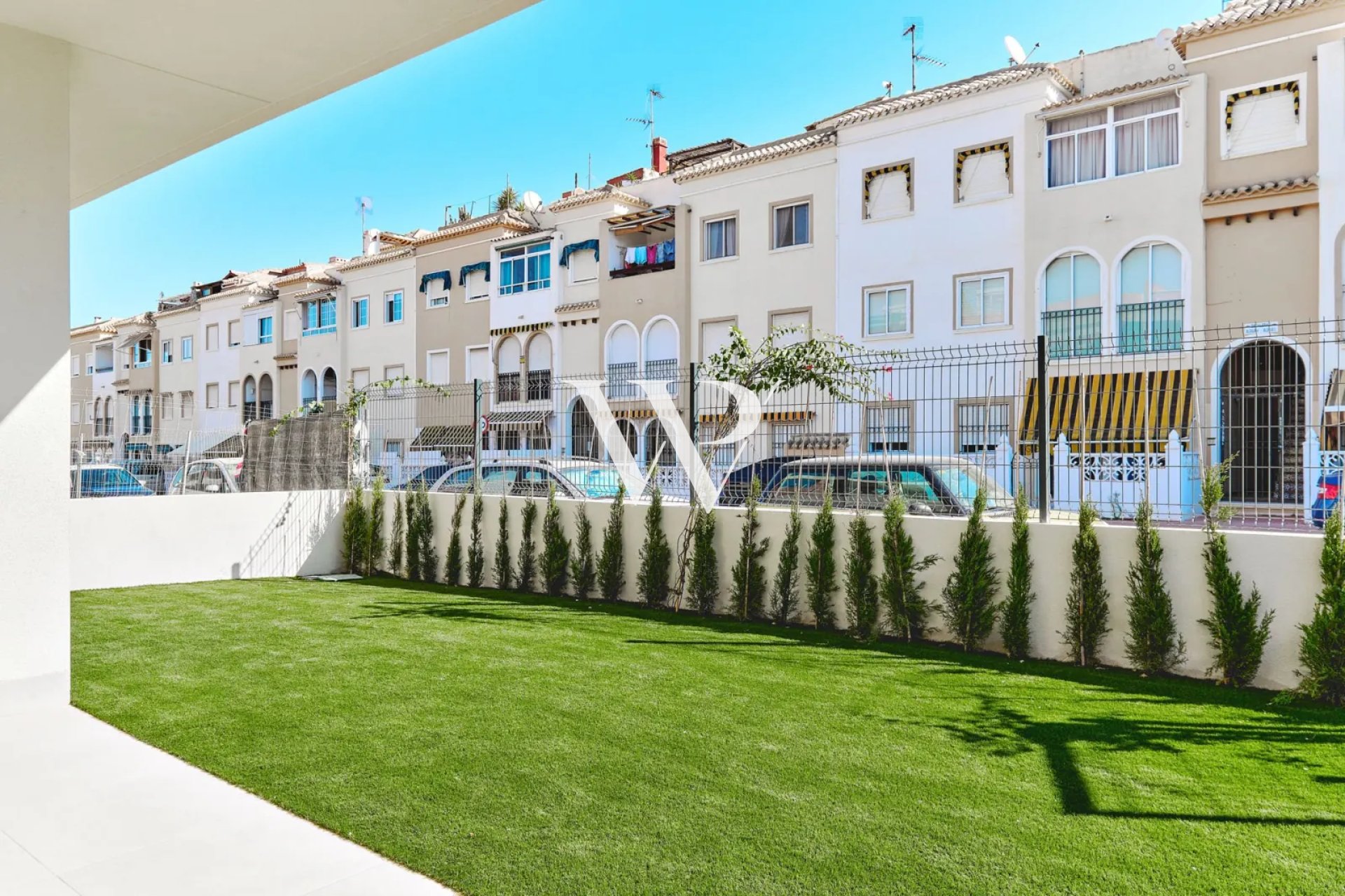 Bungalow — jardín — Torrevieja — Fotografía 1