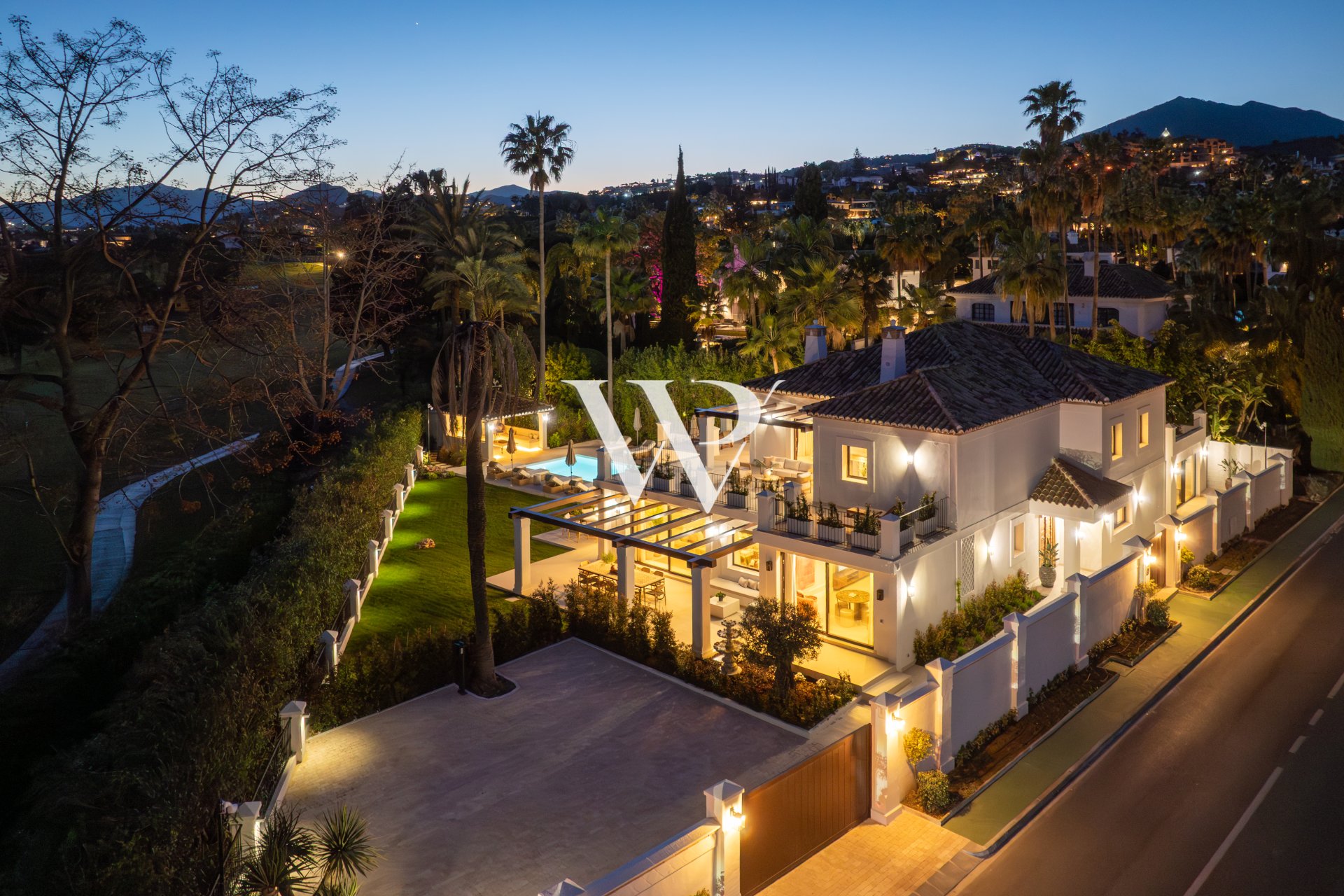 Resale - Villa - Marbella