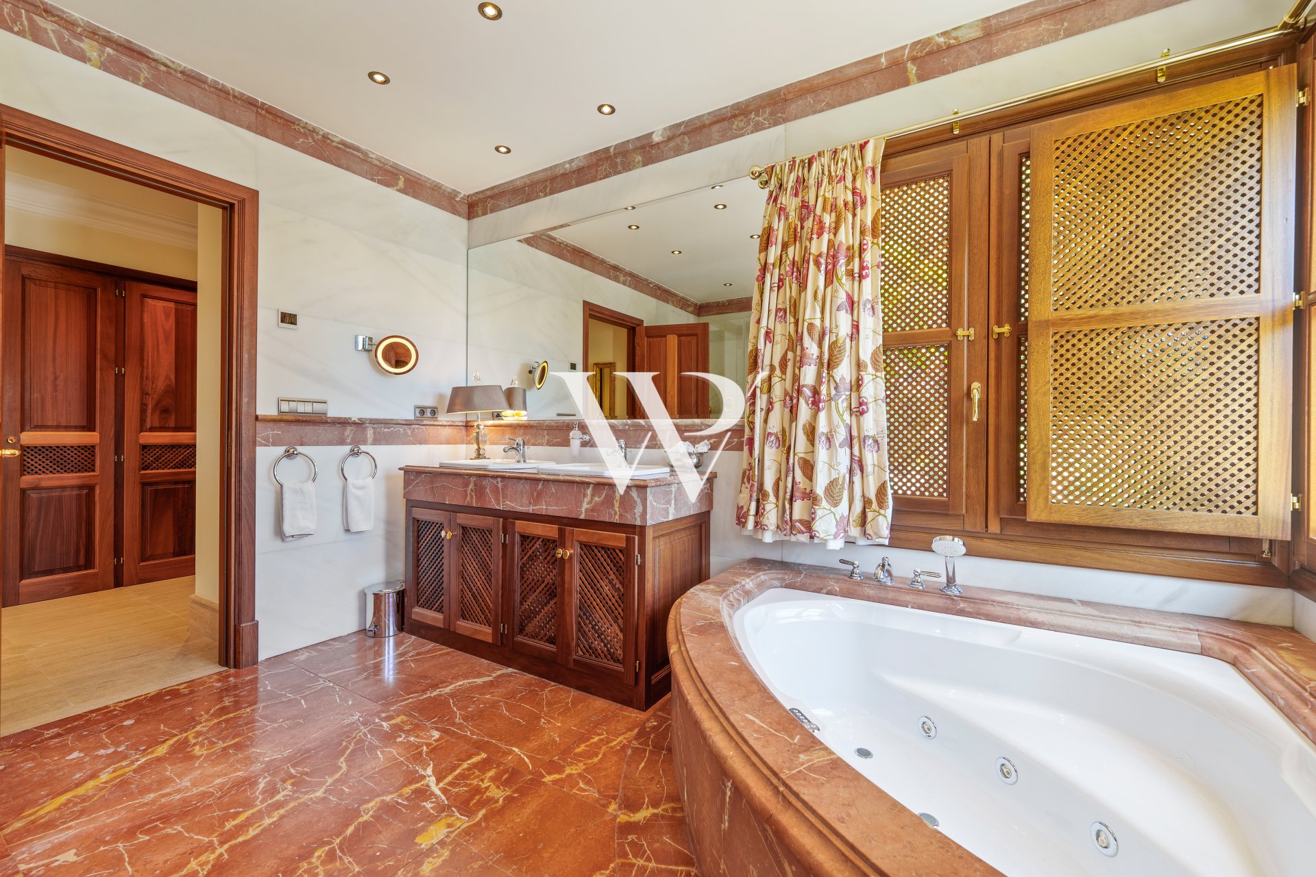 Reventa - Villa - Marbella