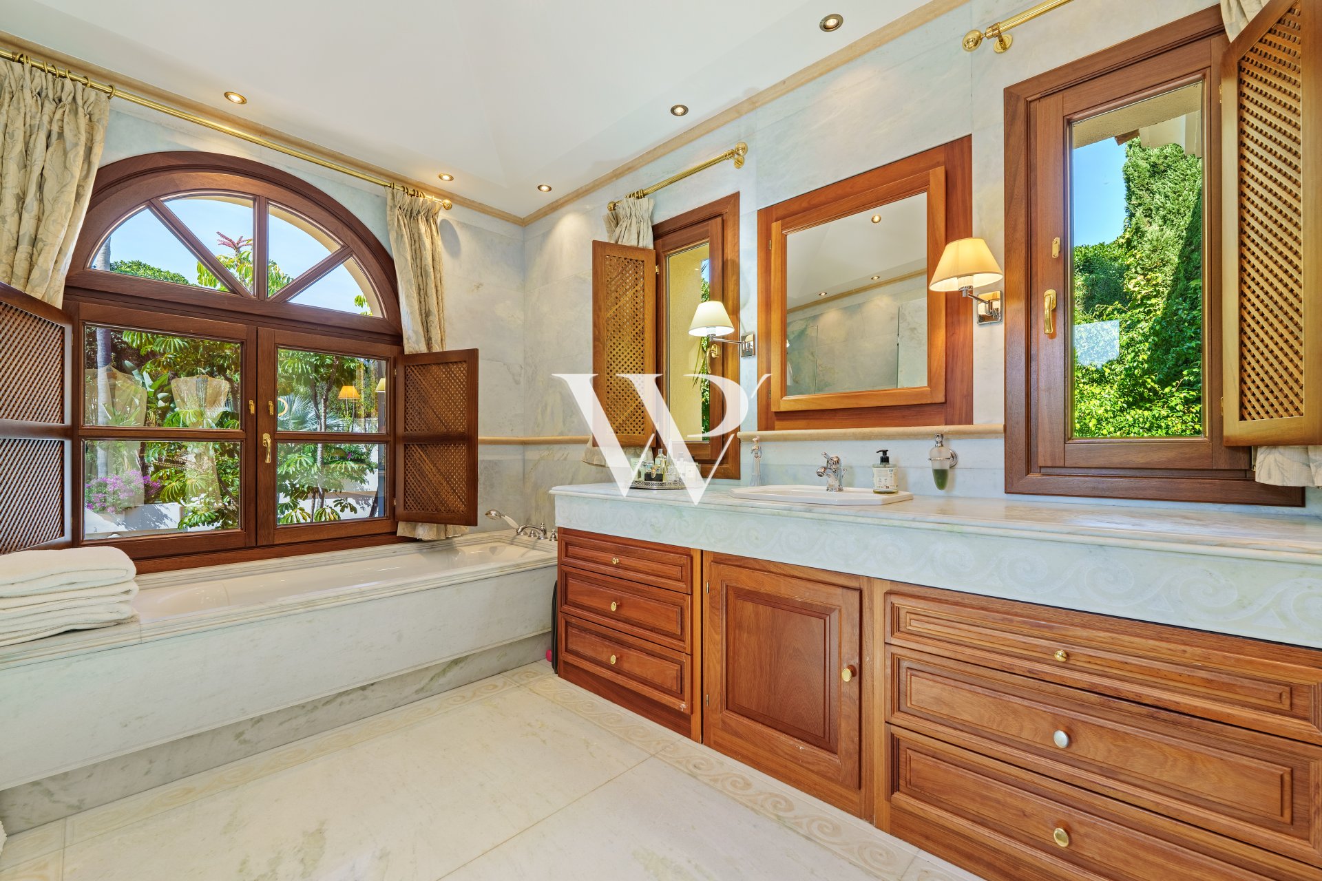Reventa - Villa - Marbella